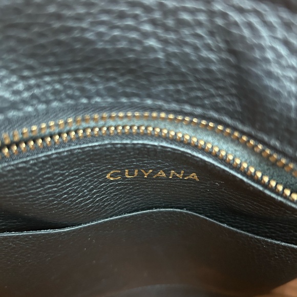 Cuyana - Classic Structured Leather Tote with organizer insert. Like new!! - Picture 3 of 6